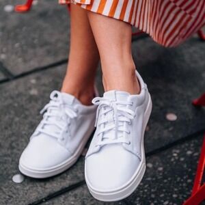 OluKai Pehuea Li 'Ili Womens 9.5 White Leather Convertible Sneakers 20433-WBWB